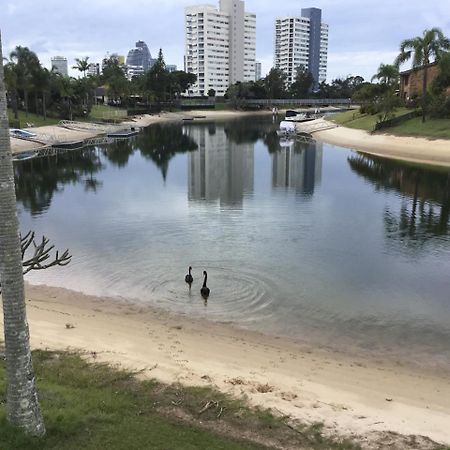 Hôtel Plumosa On The Water à Gold Coast Extérieur photo